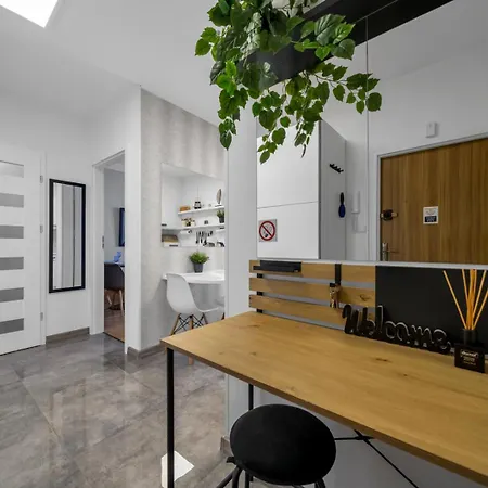 Downtown - Location, View, Bus&tram - By Rentujemy Апартаменты Варшава