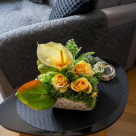 Downtown - Location, View, Bus&tram - By Rentujemy Варшава