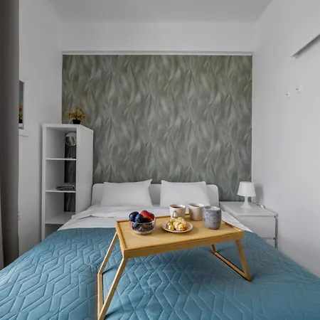 Downtown - Location, View, Bus&tram - By Rentujemy Апартаменты