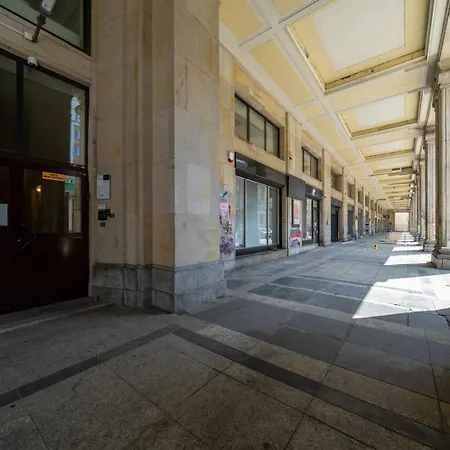 Downtown - Location, View, Bus&tram - By Rentujemy Varsó