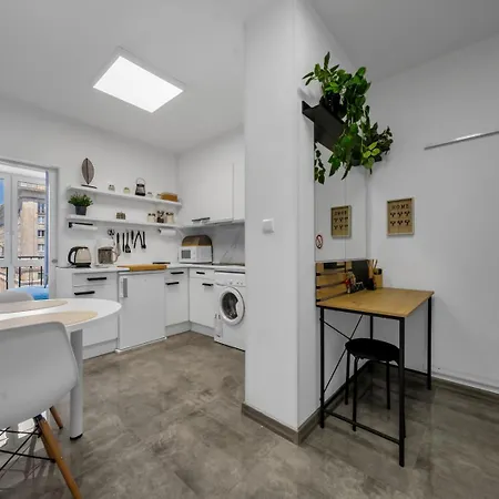 Downtown - Location, View, Bus&tram - By Rentujemy