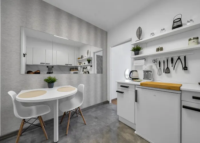 Downtown - Location, View, Bus&tram - By Rentujemy Warsaw