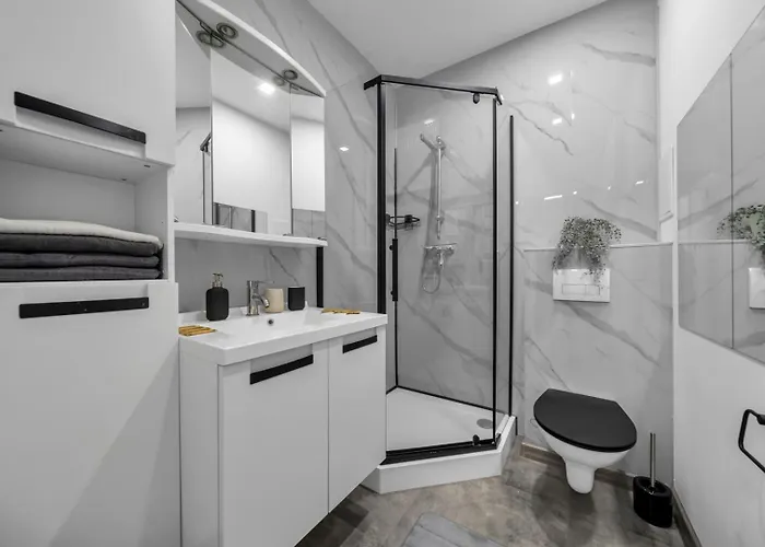 Apartment Downtown - Location, View, Bus&tram - By Rentujemy