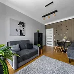 Downtown - Location, View, Bus&tram - By Rentujemy Appartement Varsovie