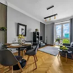 Downtown - Location, View, Bus&tram - By Rentujemy Appartement *